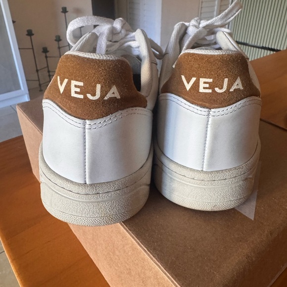 Veja V-10 Leather Sneakers Extra-White and Camel Size 8 / 39 EUC - Picture 7 of 9